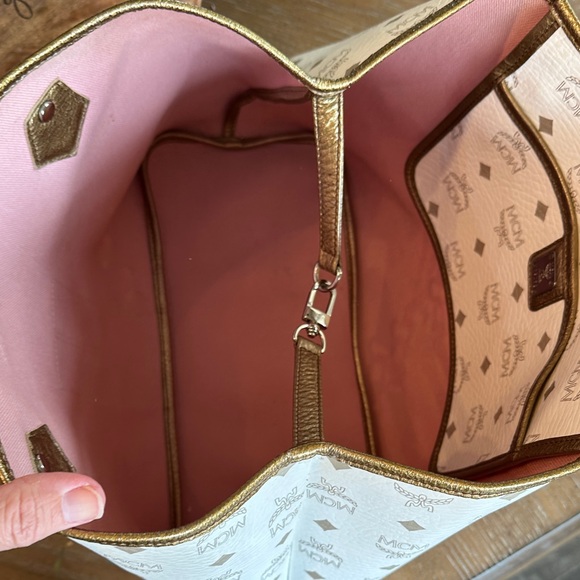 MCM Princess Lion White and Gold tote Bag with COA - Picture 12 of 16